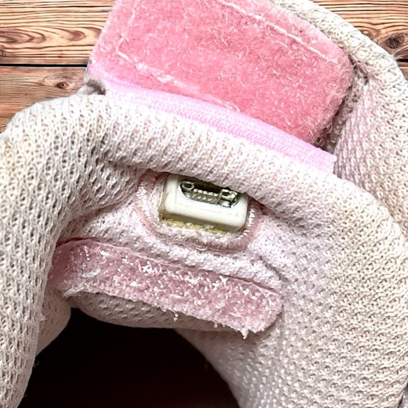 Girls Rosegold metallic sketchers light up shoes - Picture 5 of 8